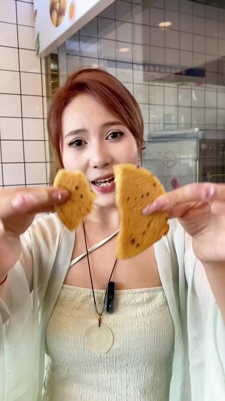 在兖州,喝茅台还配桃酥?同城好店推荐 喝茅台的小姐姐 桃酥 美食探店 仙女都在喝什么