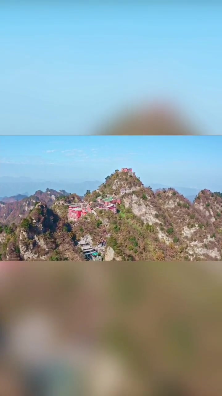 中国“收入最多”的山武当山,全年收入50亿以上,泰山年收入12亿,黄山年收入5.43亿。你