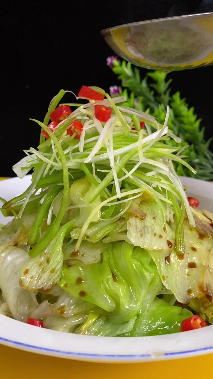 营养爽脆的《白灼西生菜》制作教程