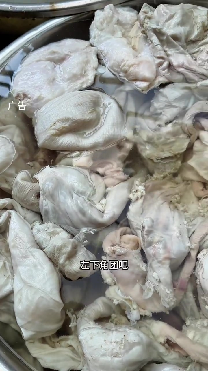 许昌兴昌路上鲁山黑旦烩羊杂,汤叫一个鲜,食材都是手工反复清洗,干净卫生吃着更放心 一家值得