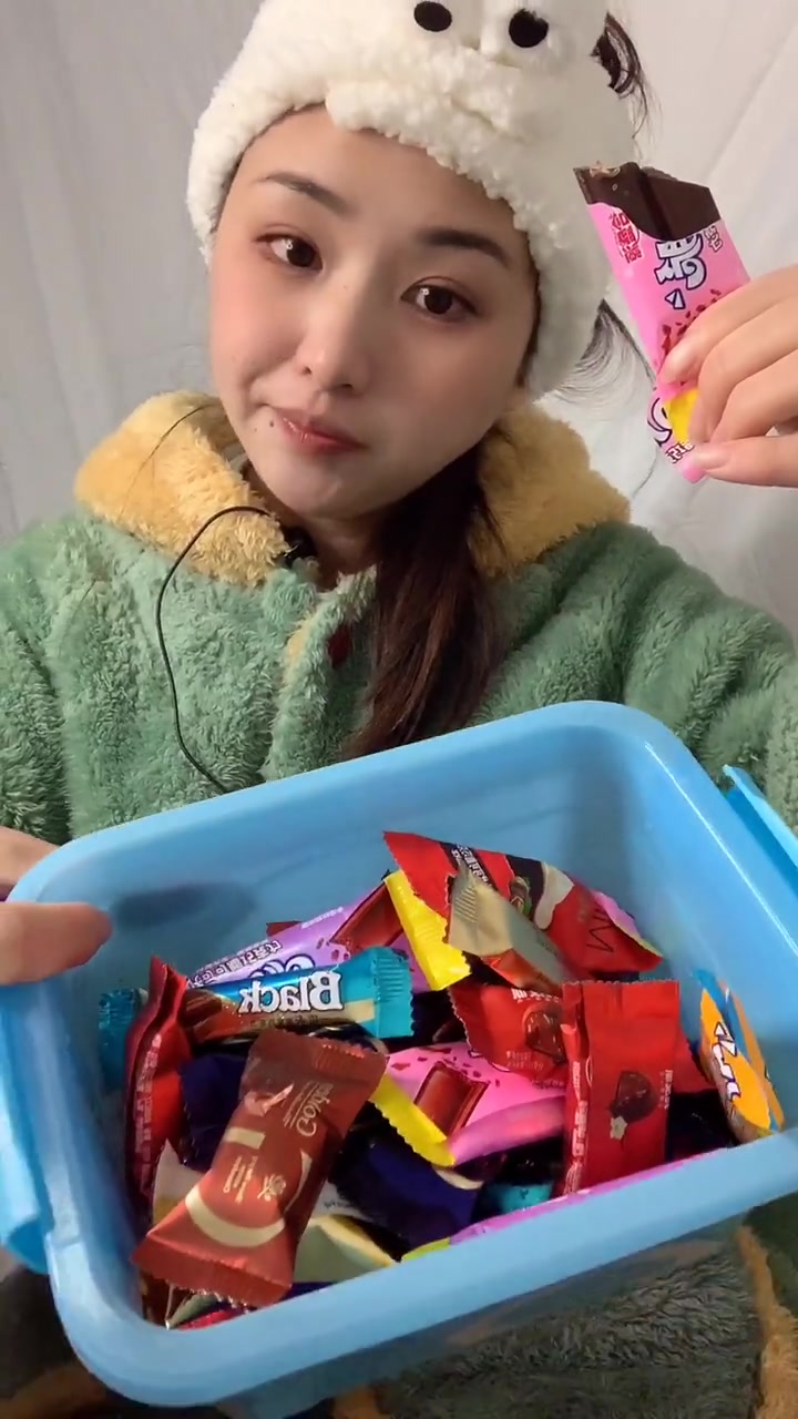 倒计时就剩几个小时活动就结束啦,姐妹们没拍的抓紧时间吧,年轻最后卖一次巧克力啦。打“HC”