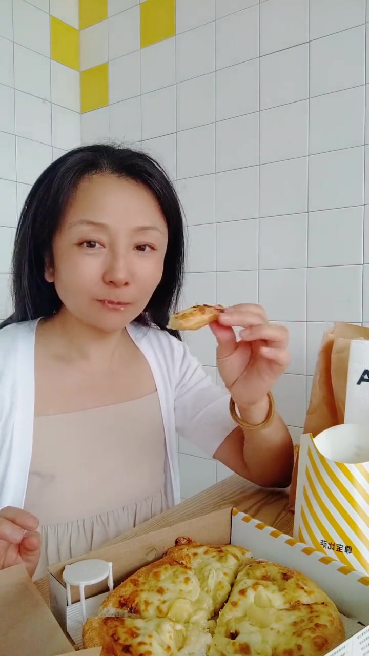 尊宝比萨的苏丹王榴莲比萨,好吃的来……榴莲比萨 尊宝比萨 夏日美食带货争霸赛 夏日美食季