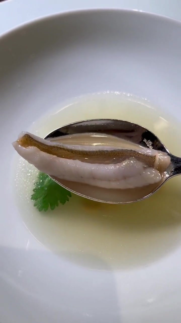 广御轩张智霖堂做“清汤浸狮头鱼柳” 跟着tata探广州 米其林 美食趣胃计划