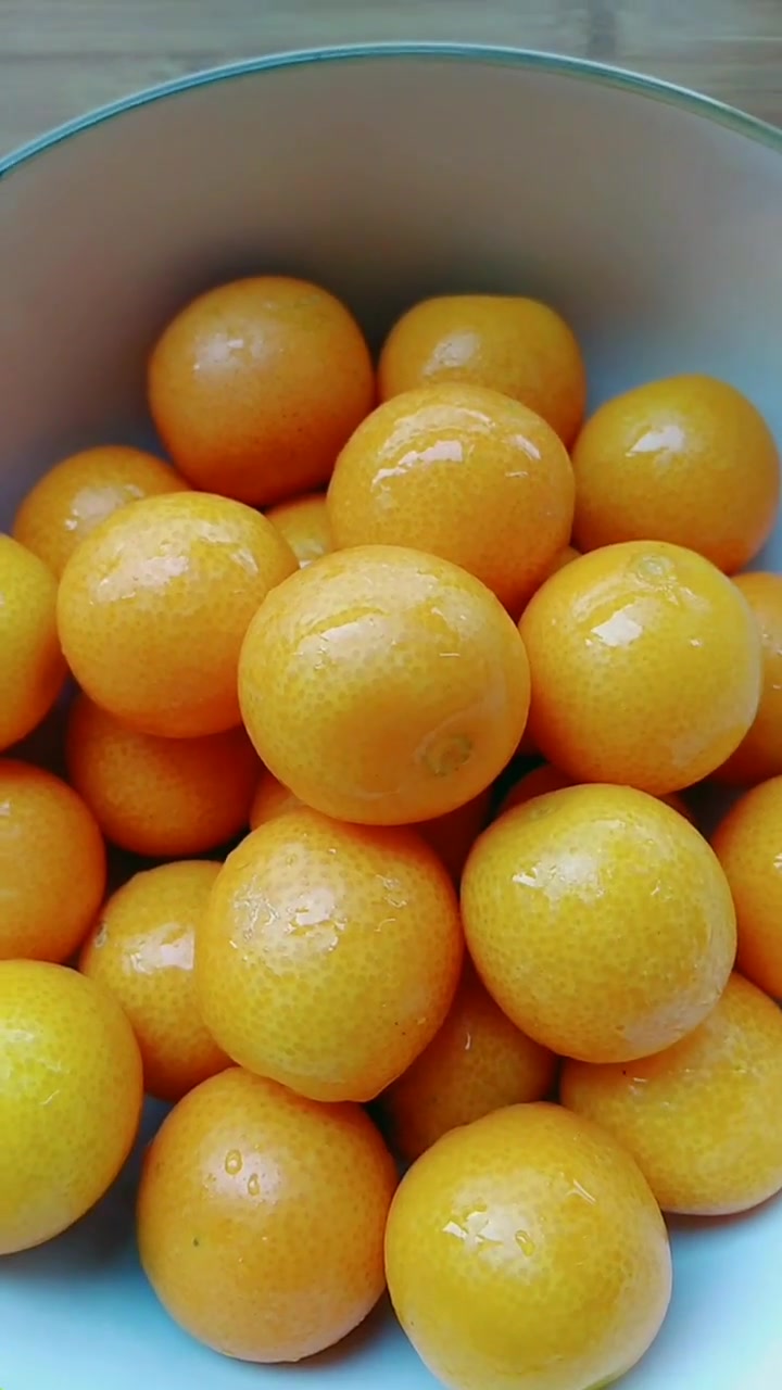 谢谢家人们关注,我做的都是家常菜,简单又好做,喜欢吃的,可以试一下,冬天有嗓子不舒服的,可