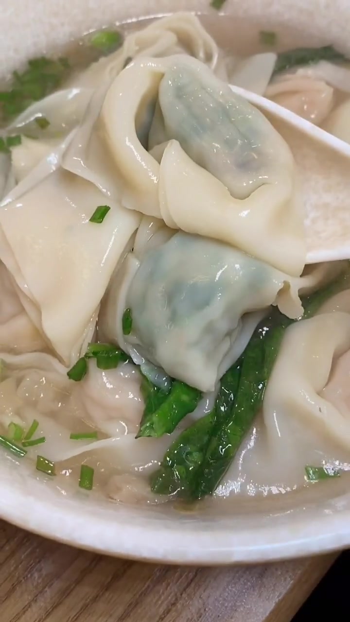 我真的太爱蛋黄啦!蛋黄馄炖蛋黄烧麦统统不放过!店名:吉祥馄饨(观音桥好吃街店) 地址:观音