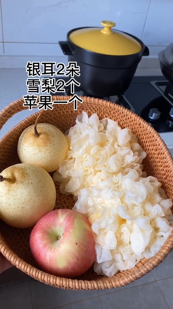 每年秋天一定会喝这样一碗银耳雪梨羹,太滋润啦