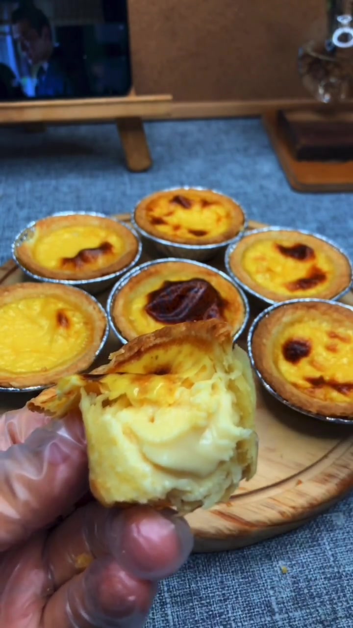 自制蛋挞皮,材料简单又健康 这些材料一共做了25个,冷冻保存 需要的材料:300g普通面粉