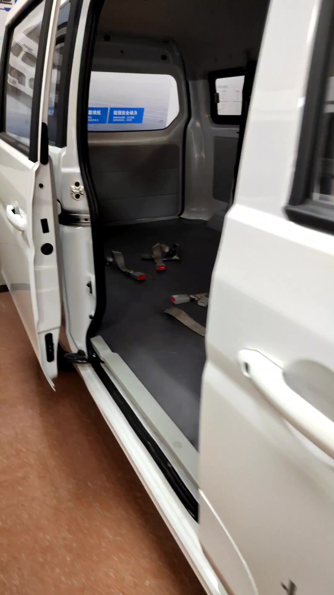 新能源面包车6座座椅不要摘,这款新能源面包车怎么样?