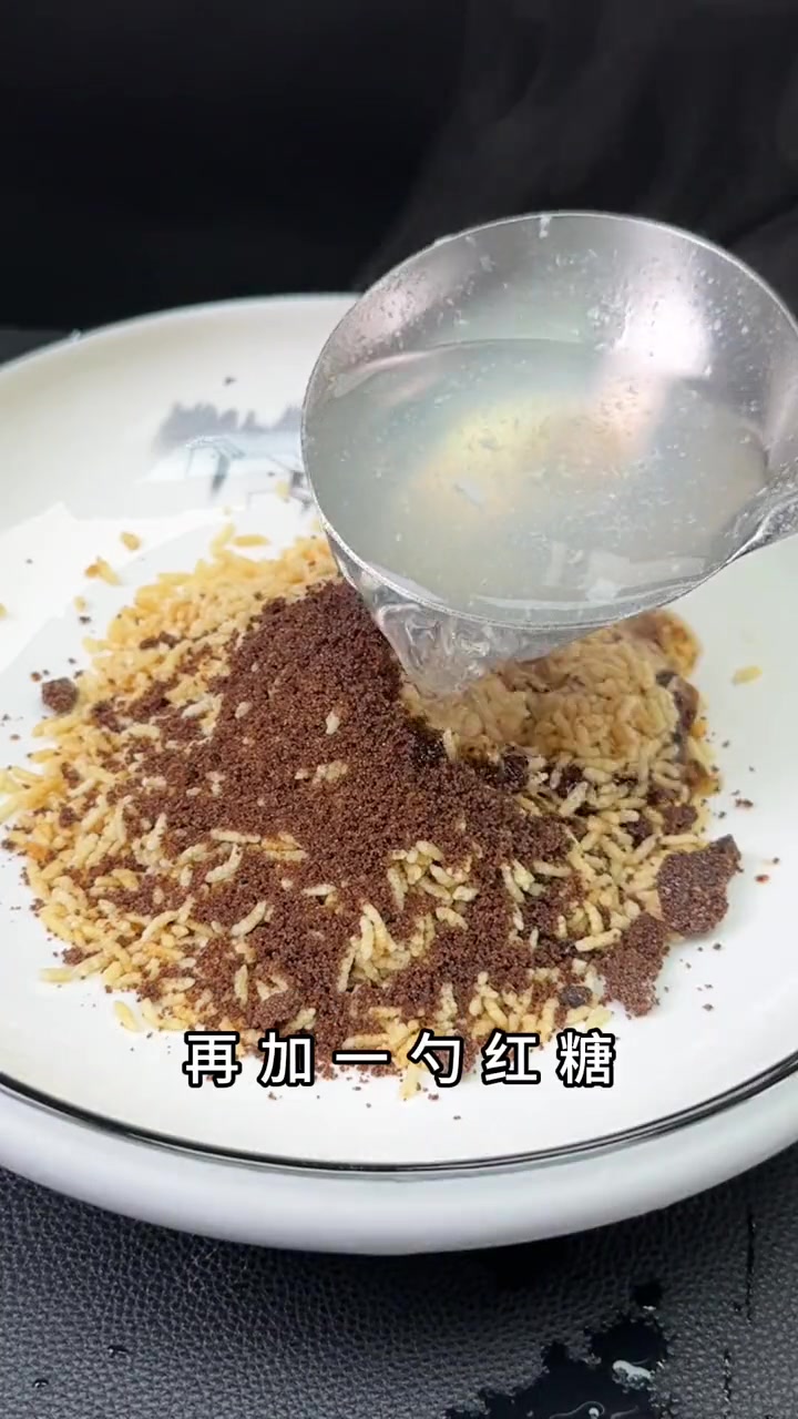 荷包蛋泡炒米 老人小孩都爱吃 简单早餐
