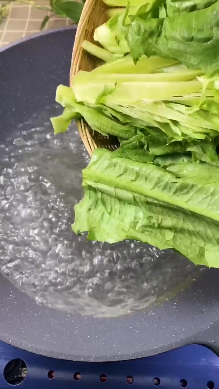 别对我说您会做蒜茸油麦菜!好多人第一步就做错了!