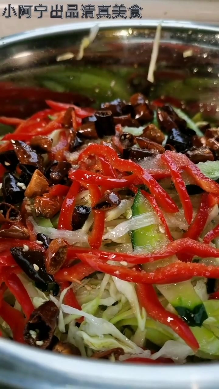 感谢大家支持!下饭小菜《凉拌绿甘蓝》下期更新菜品《凉拌西兰花》喜欢的双击关注《清真美食》,