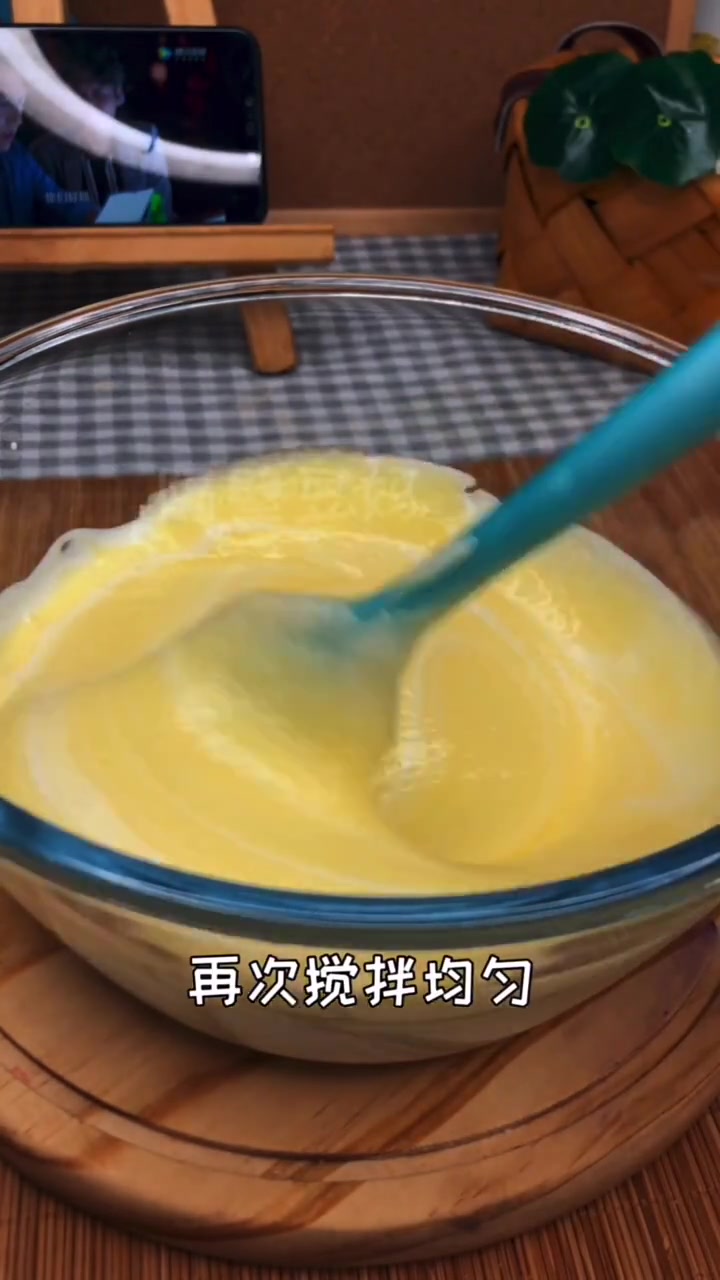 细腻顺滑的提拉米苏,搭配酸甜草莓酱,来一口心都化了 草莓果酱材料:100g草莓,30g白糖