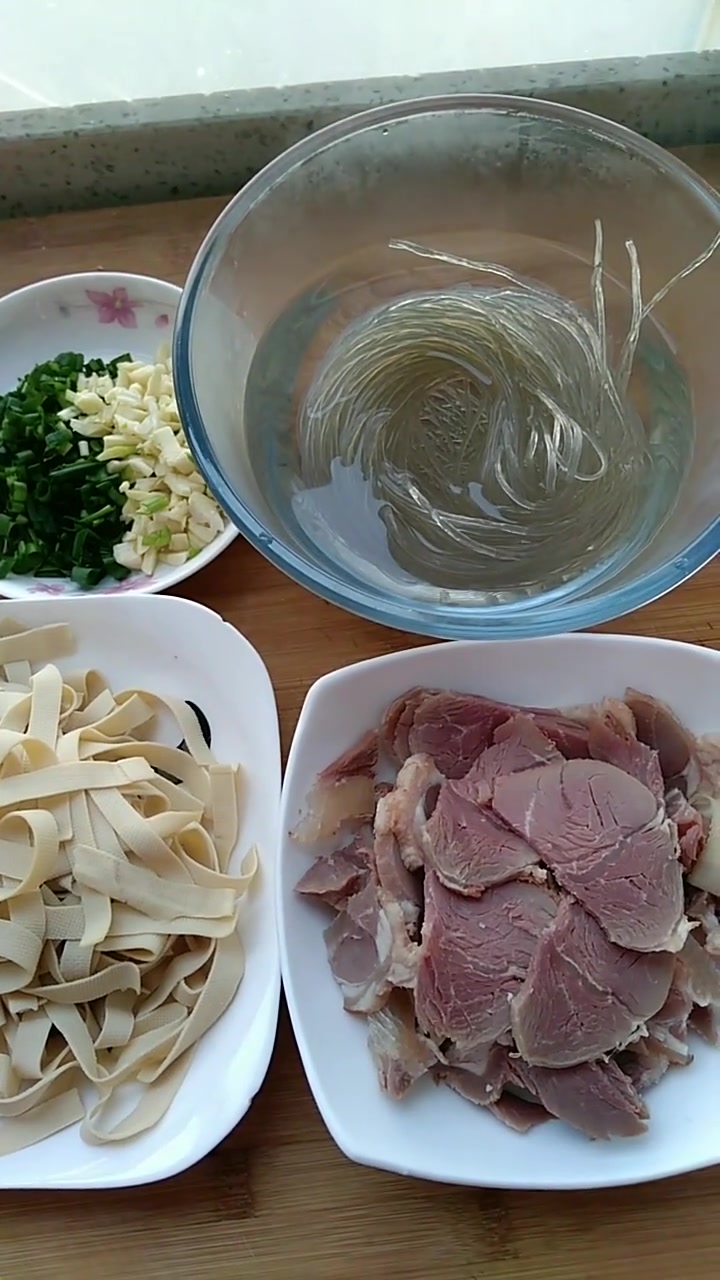 谢谢家人们关注,我做的都是家常菜,简单又好做,喜欢吃的可以试一下,今天做的是家常吃的酸辣牛