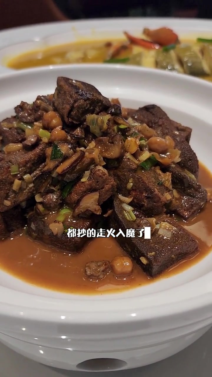 十大必吃的招牌菜我们点了好几个,有些菜能当招牌令人费解。这店环境太好了 唯美食不能辜负 美