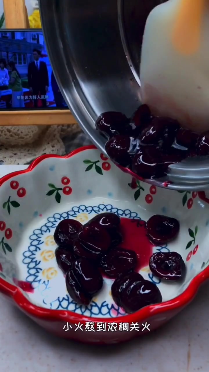 手残党也可以轻松做的裸蛋糕 6寸蛋糕坯材料:3个鸡蛋(蛋清蛋黄分离),40g玉米油,45g