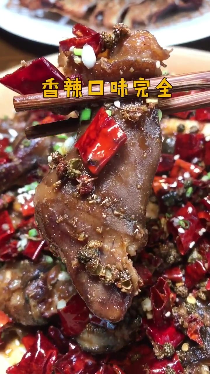 这家开在独栋小三层里的私房菜,食材每天都从云阳新鲜运来!店名:元里私厨 地址:北城天街17