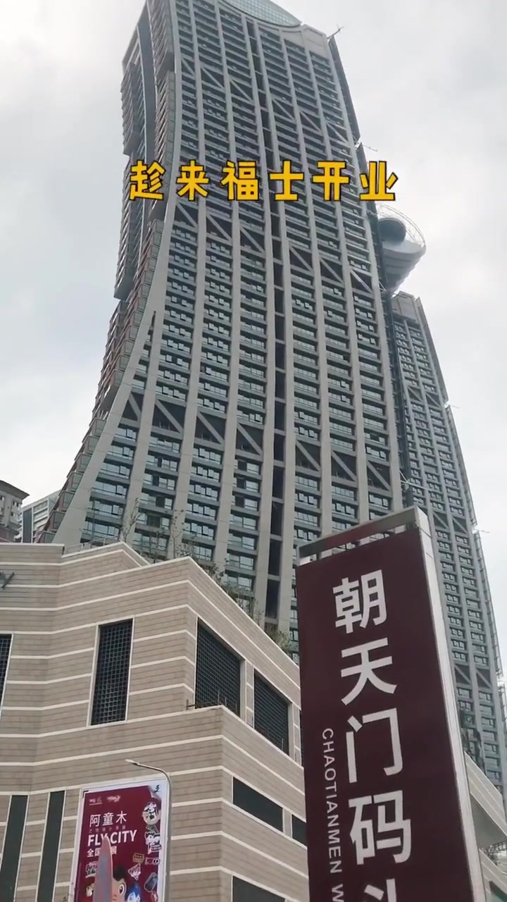 火遍厦门的豆乳奶茶终于来重庆了!大家一起肥宅快乐水喝起来!店名:SEVENBUS 地址:接