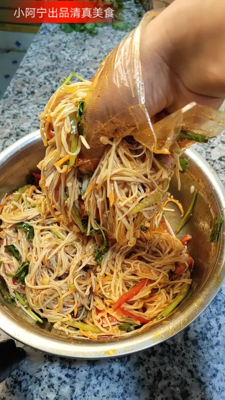 进来的朋友晚上好!感谢支持,今天给大家推荐到凉拌金针菇的制作方法,制作方法简单易学!制作方