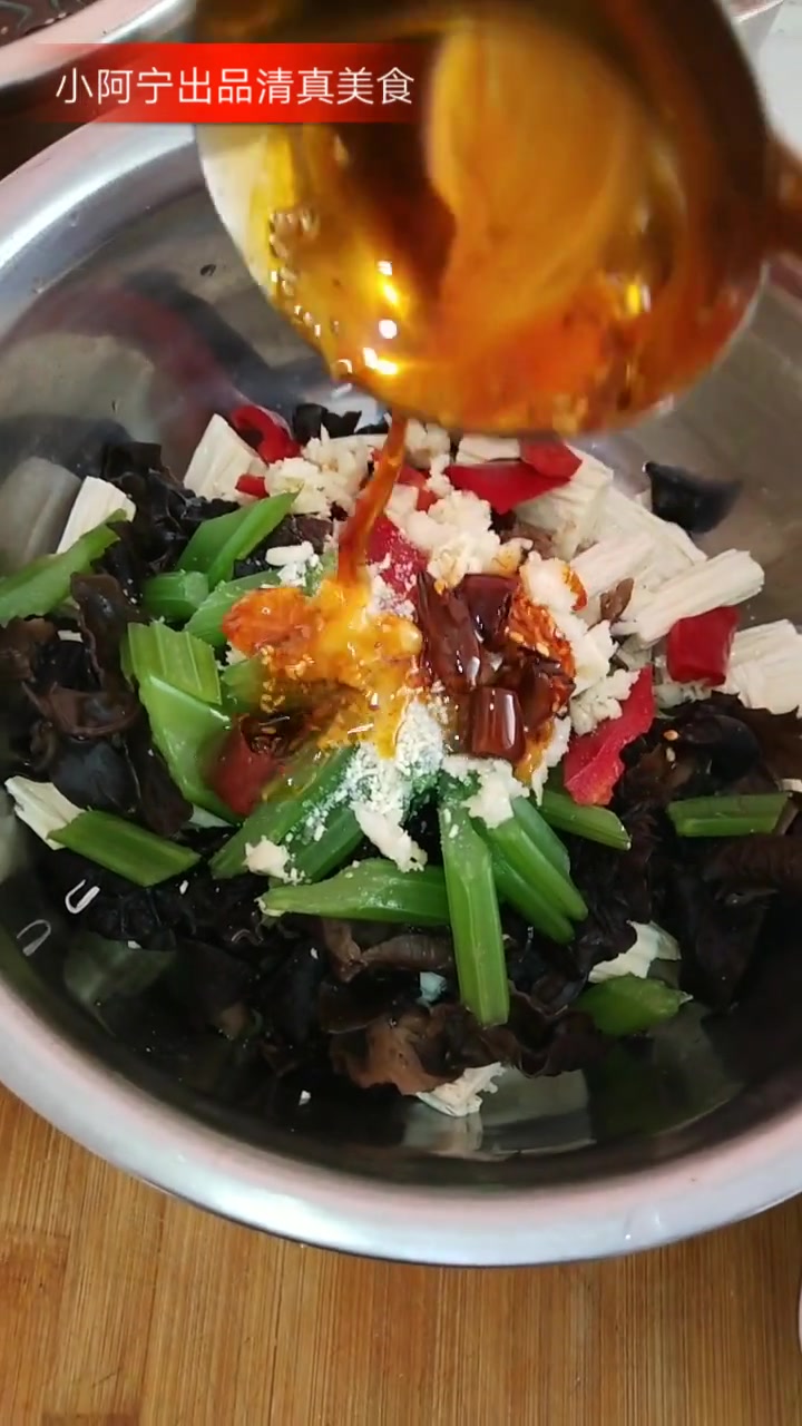 进来的朋友大家下午好,感谢大家支持,今天给大家推荐到家庭小菜,制作方法简单易学!制作方法: