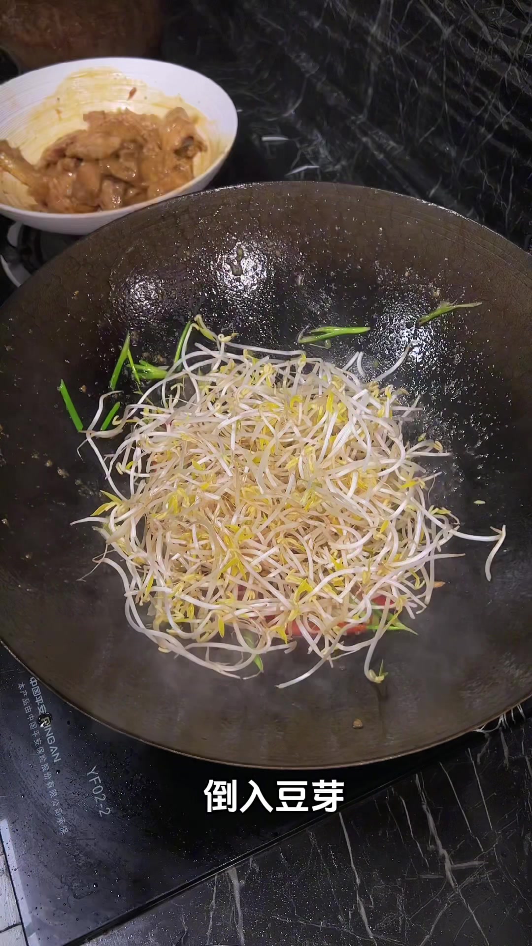 怎么做瘦肉炒河粉?