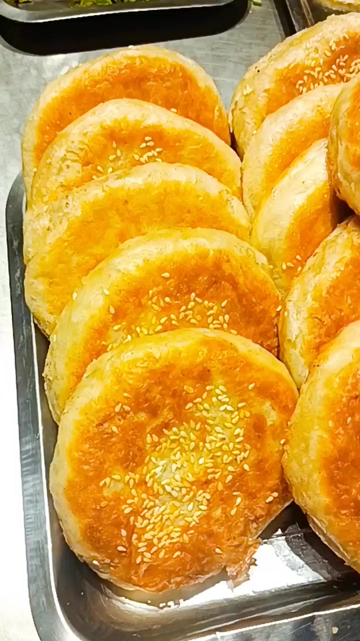 油酥烧饼和面配方,普通 面粉500克,酵母3克,无吕香甜泡打粉3克,食用油5克,温水300