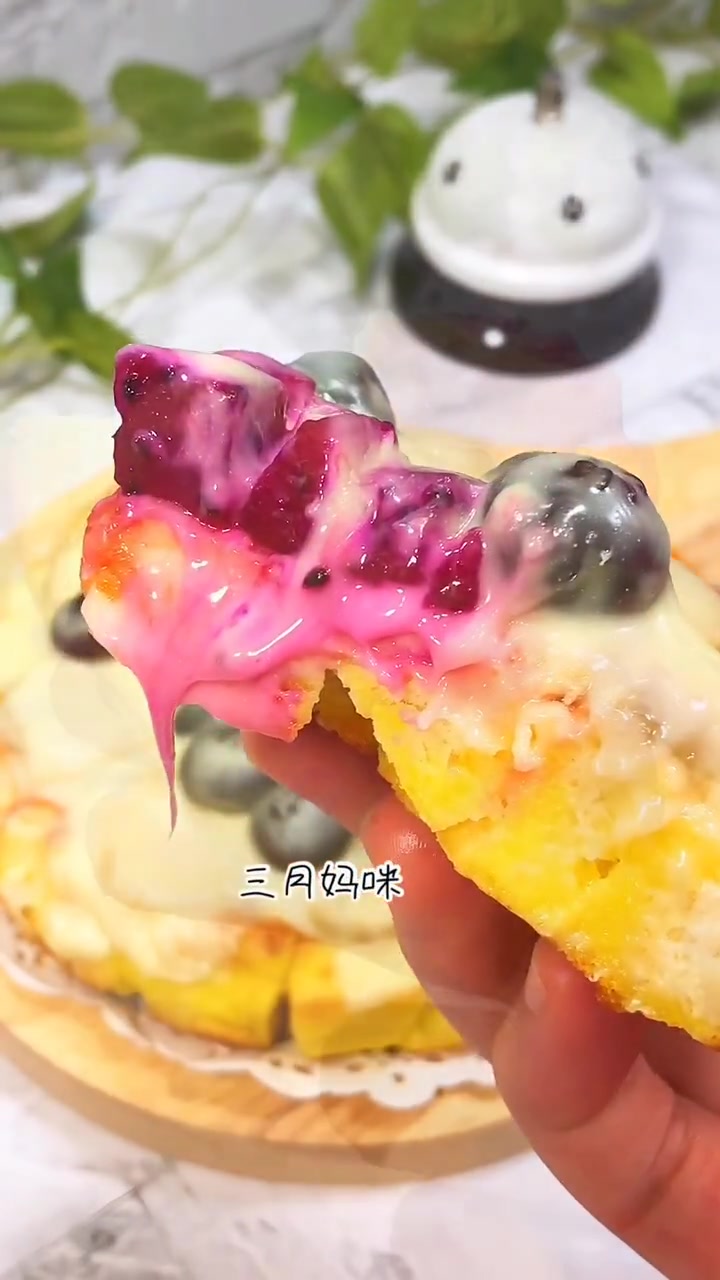 馒头水果披萨 适合一岁以上宝宝 超级简单懒妈必学 水果可以随意更换哦 