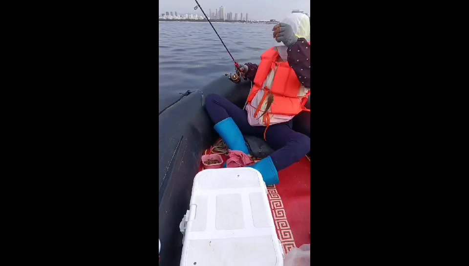 冲锋舟钓鱼船海钓应用探鱼器