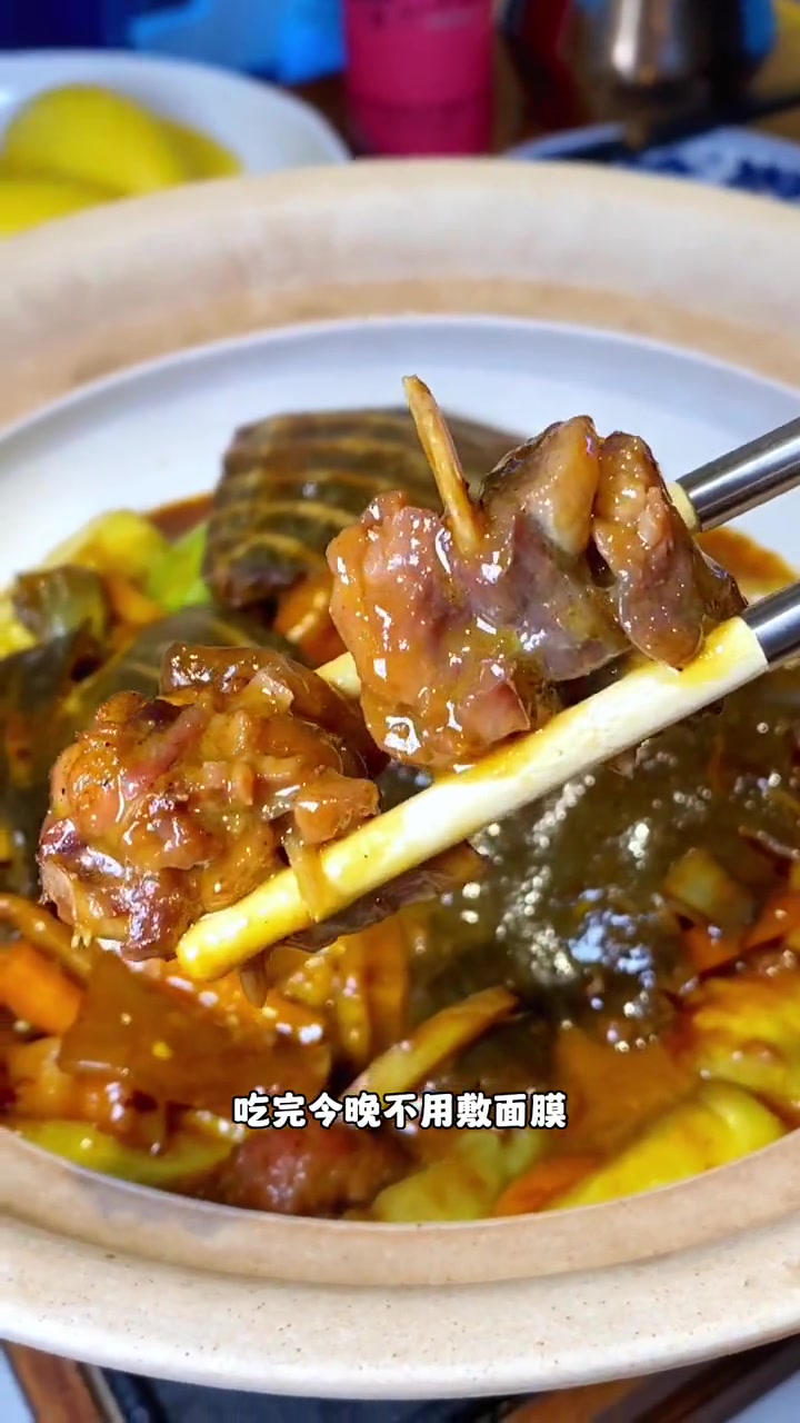吃甲鱼一定选他家,就是上梅林这家寻甲记,团购199就能吃到这满满一桌,份量很足四个人完全够