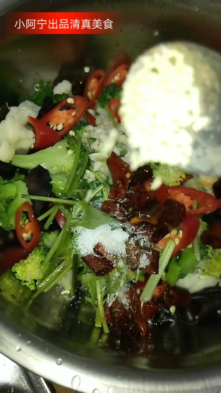 进来的朋友大家晚上好,感谢大家支持,今天给大家推荐到凉拌菜花教程,制作方法简单易学!制作方