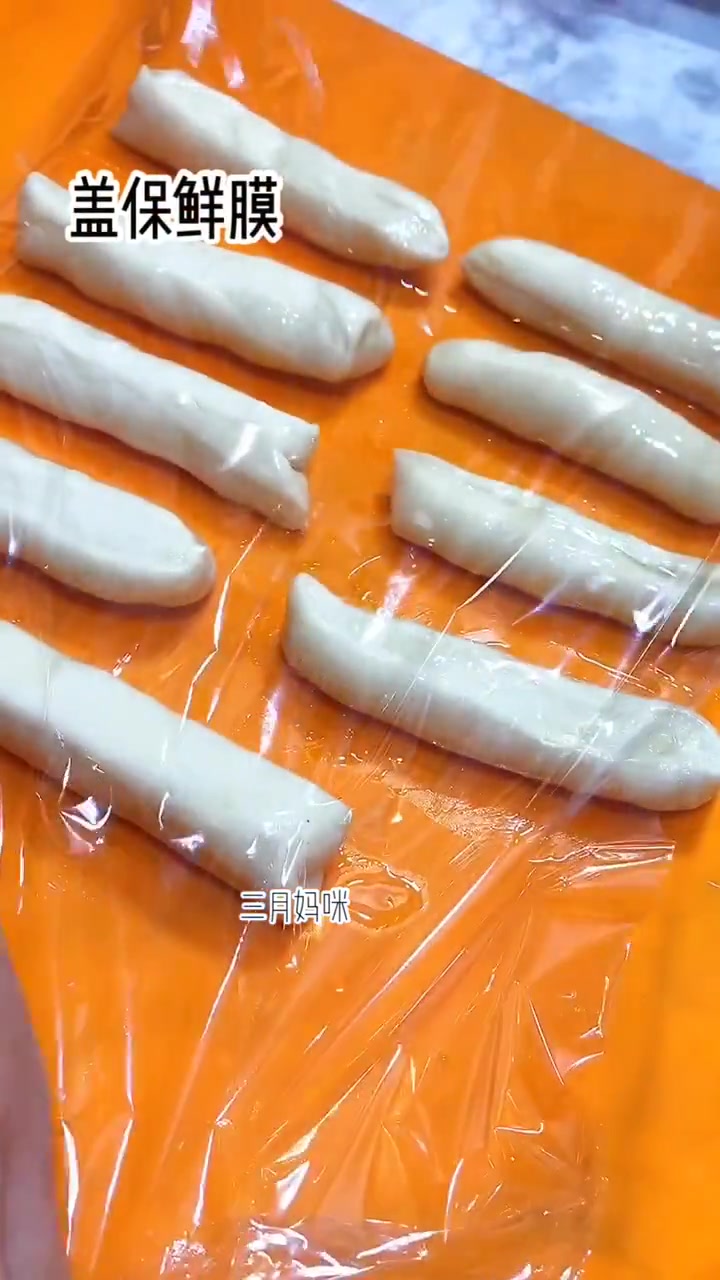 猪肉馅饼 适合15个月以上宝宝 外酥里嫩 超级好吃 喜欢关注三月妈咪哦 每日更新中 