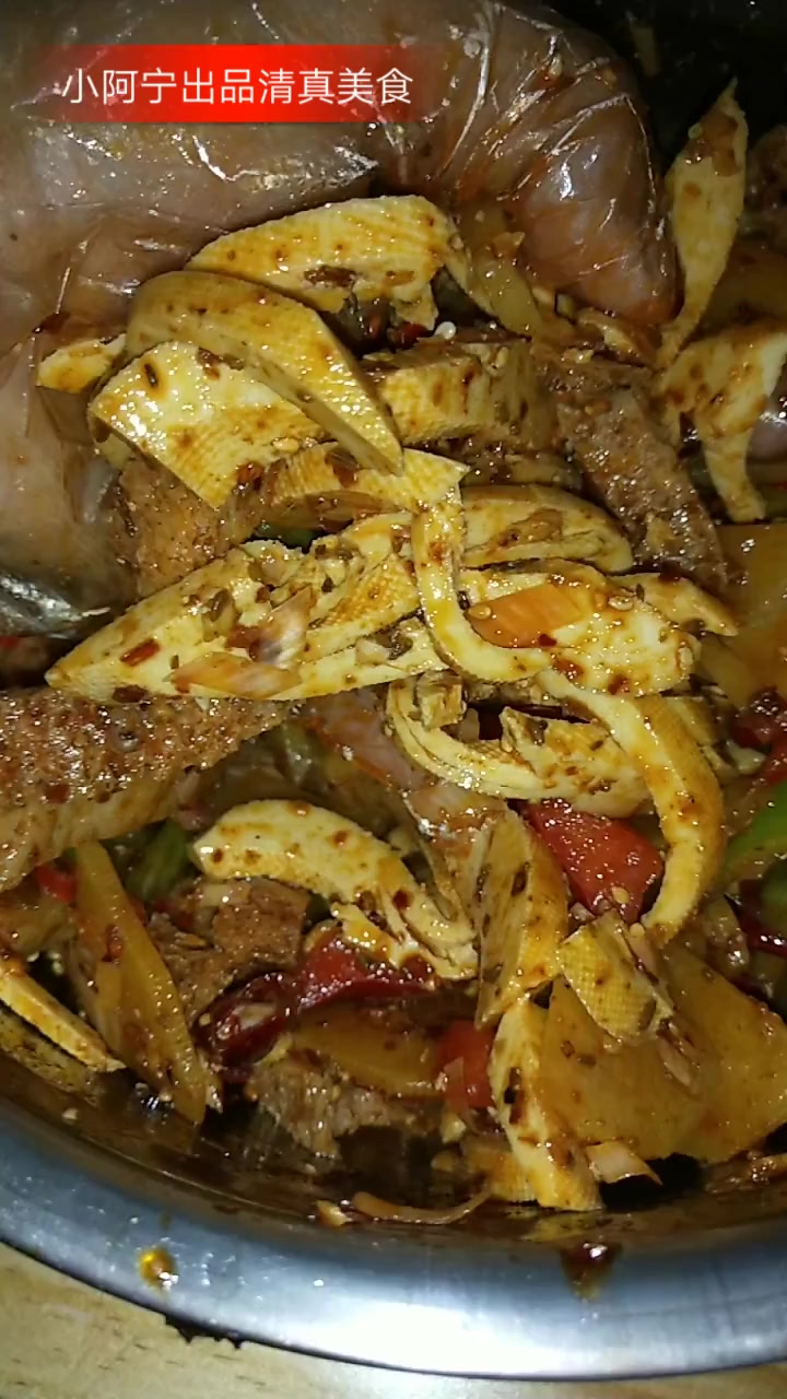 进来的朋友大家下午好!感谢大家支持今天给大家推荐到家庭麻辣,孜然味儿的凉拌菜,制作方法简单
