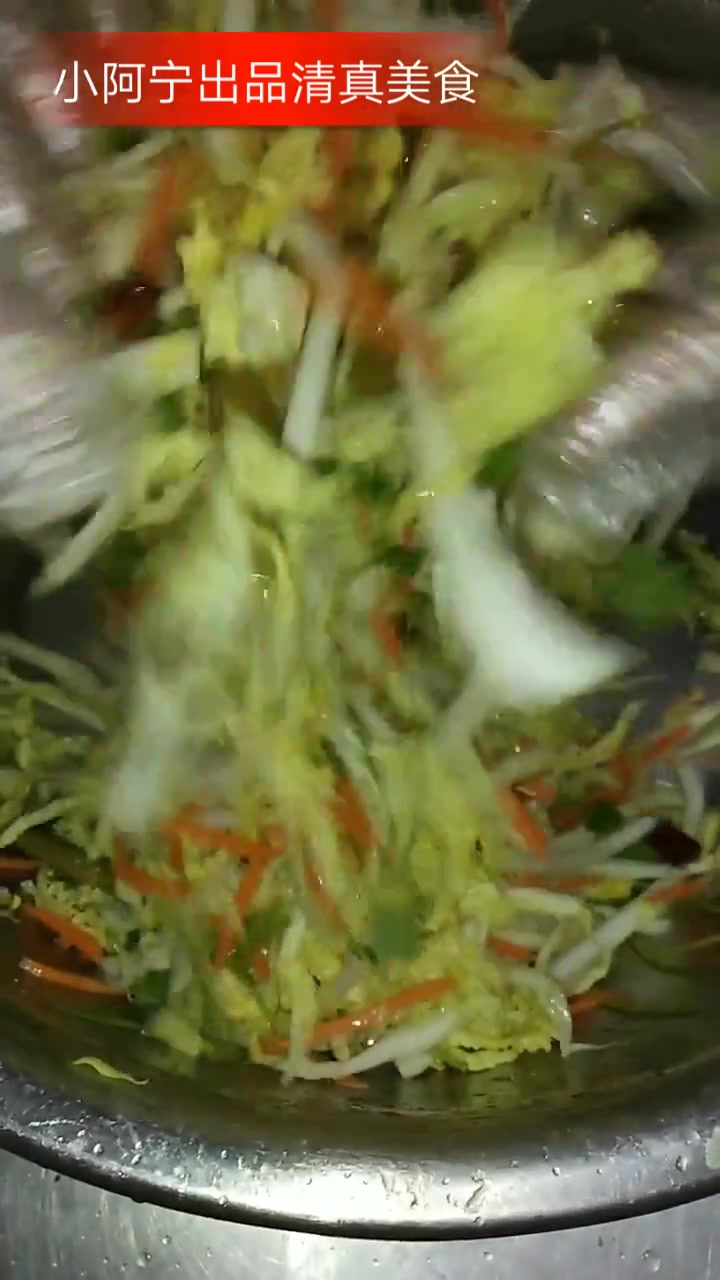 进来的朋友大家晚上好,感谢大家支持,今天给大家推荐到凉拌娃娃菜,泡椒味儿的,制作方法简单易