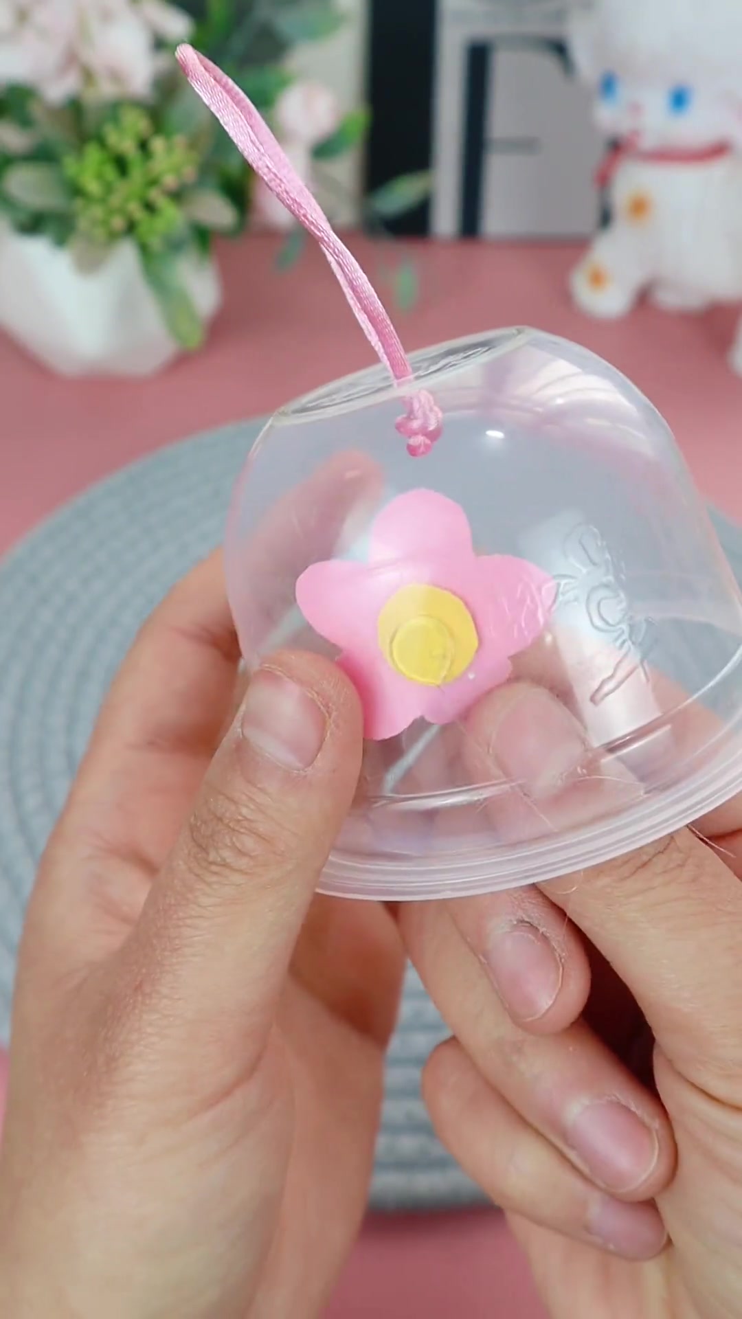 果冻壳加彩纸,做个春日小风铃 手工diy 废物利用变废为宝