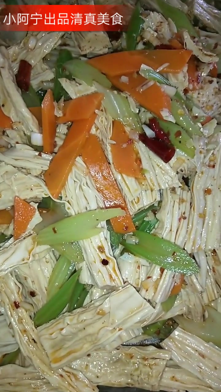 进来的朋友大家好,感谢支持!今天给大家制作一道凉拌腐竹,教程如下!制作方法:准备材料,买回