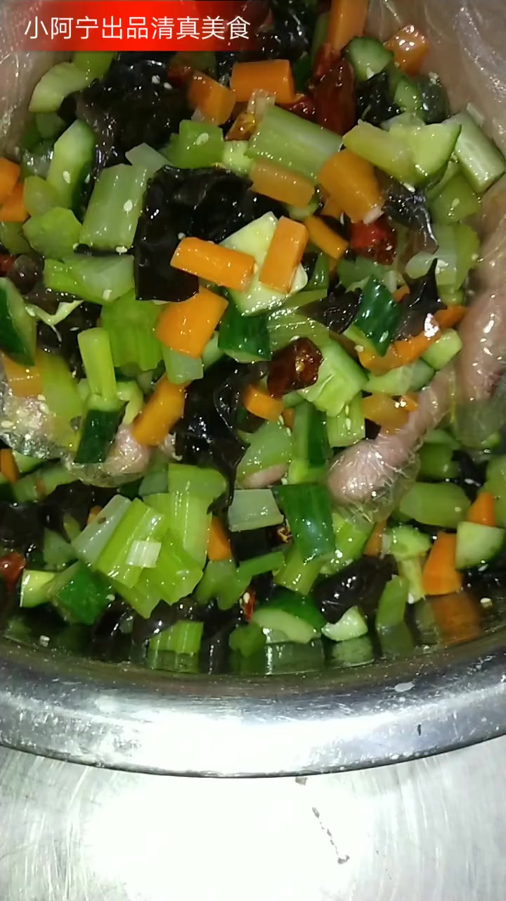 进来的朋友大家好!感谢大家支持今天给大家推荐一道凉拌小菜,制作方法简单易学!制作方法:准备