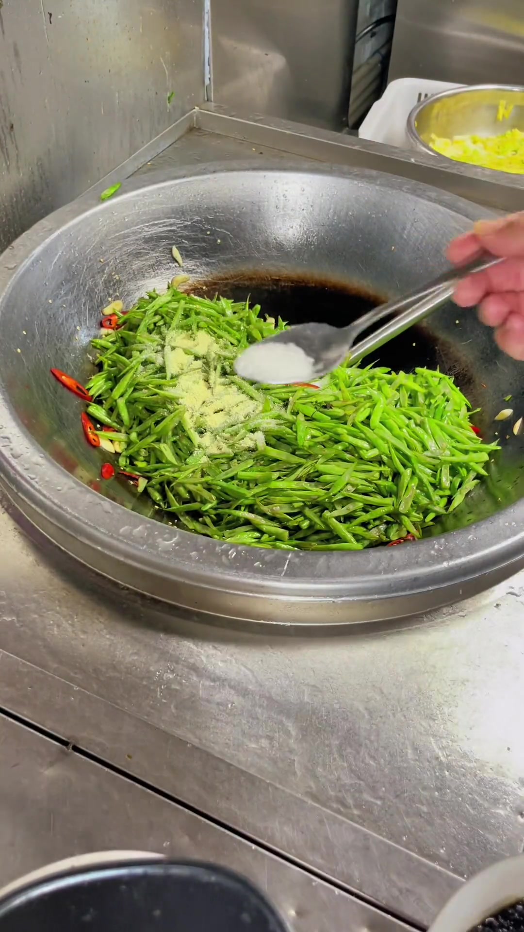 今天分享简单小炒,四季豆橄榄菜。干香爽脆,开胃下饭,老少皆宜。我是美食创作者 美食教程持续