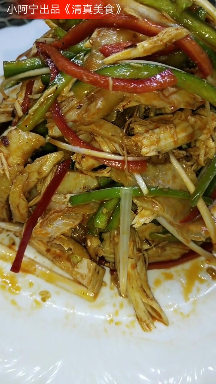 进来的朋友下午好!感谢大家的支持!今天为大家推荐一道风味儿小凉菜,手撕土鸡,制作方法简单易