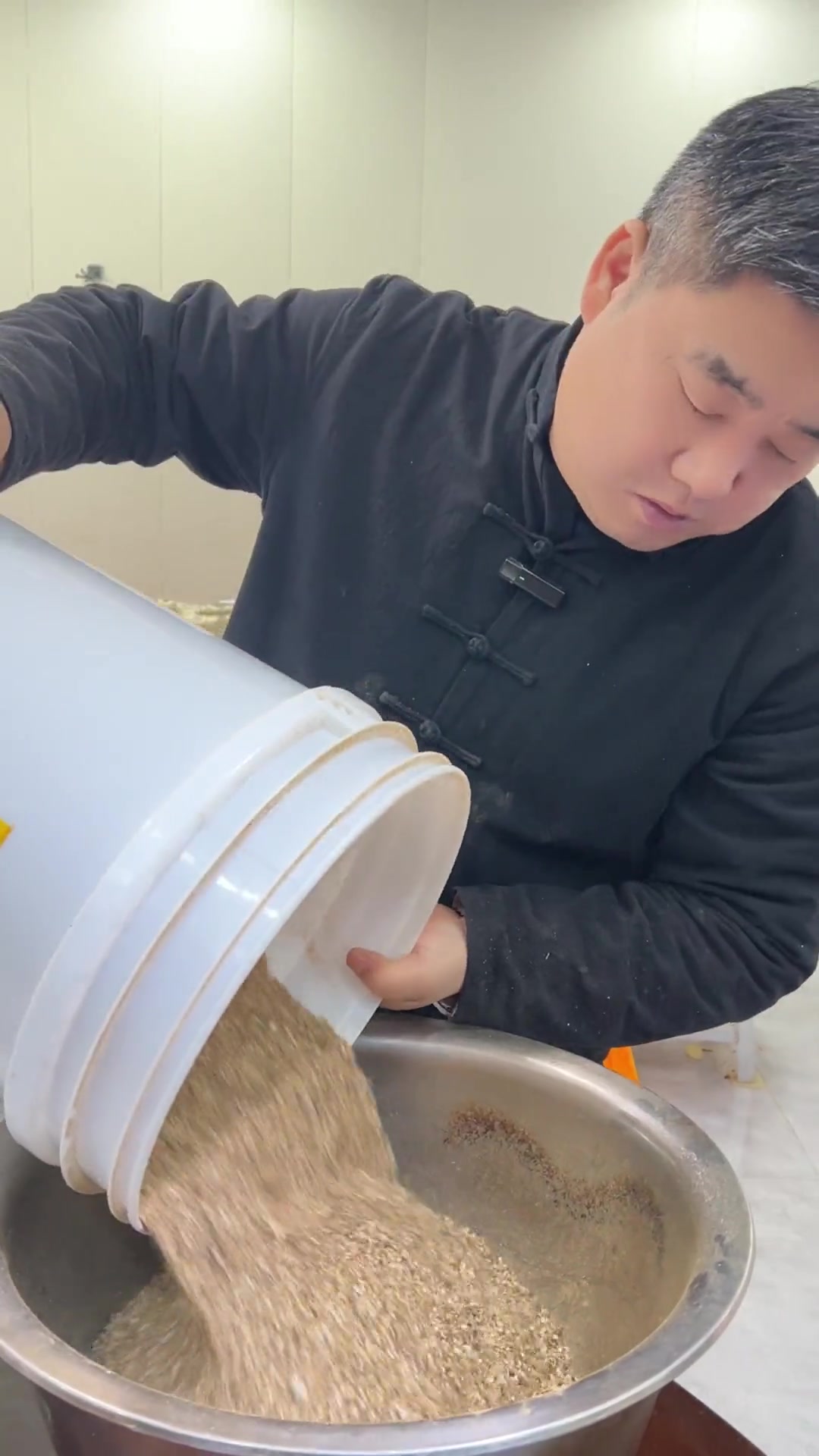 一碗正宗的淮南牛肉汤,一定要熬牛骨头汤,有了这个调料的详细配制流程及配方,不开店在家也能做