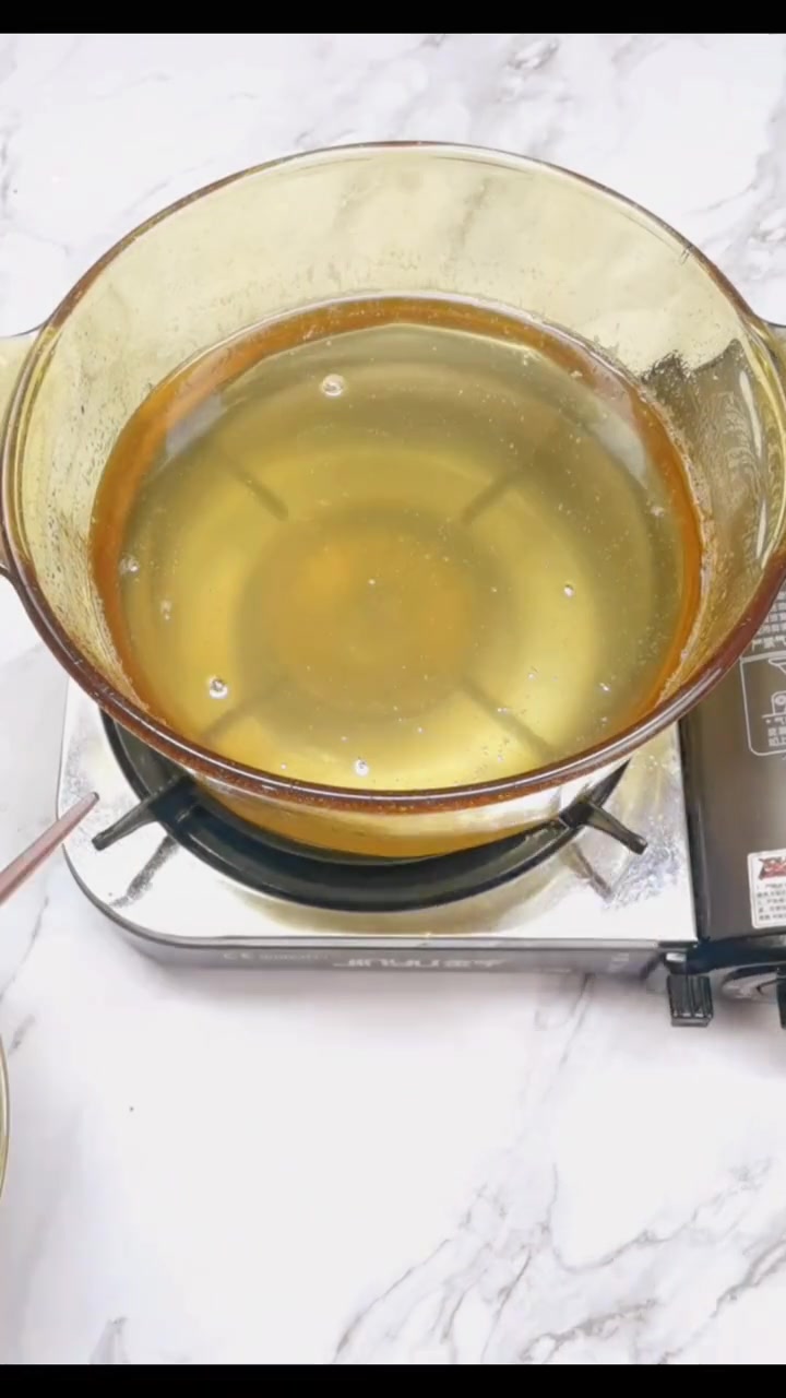 百香果糖水 红糖水 白凉粉 冰粉 双皮奶 这个百香果糖水是白凉粉的灵魂料汁,想要出摊百香果
