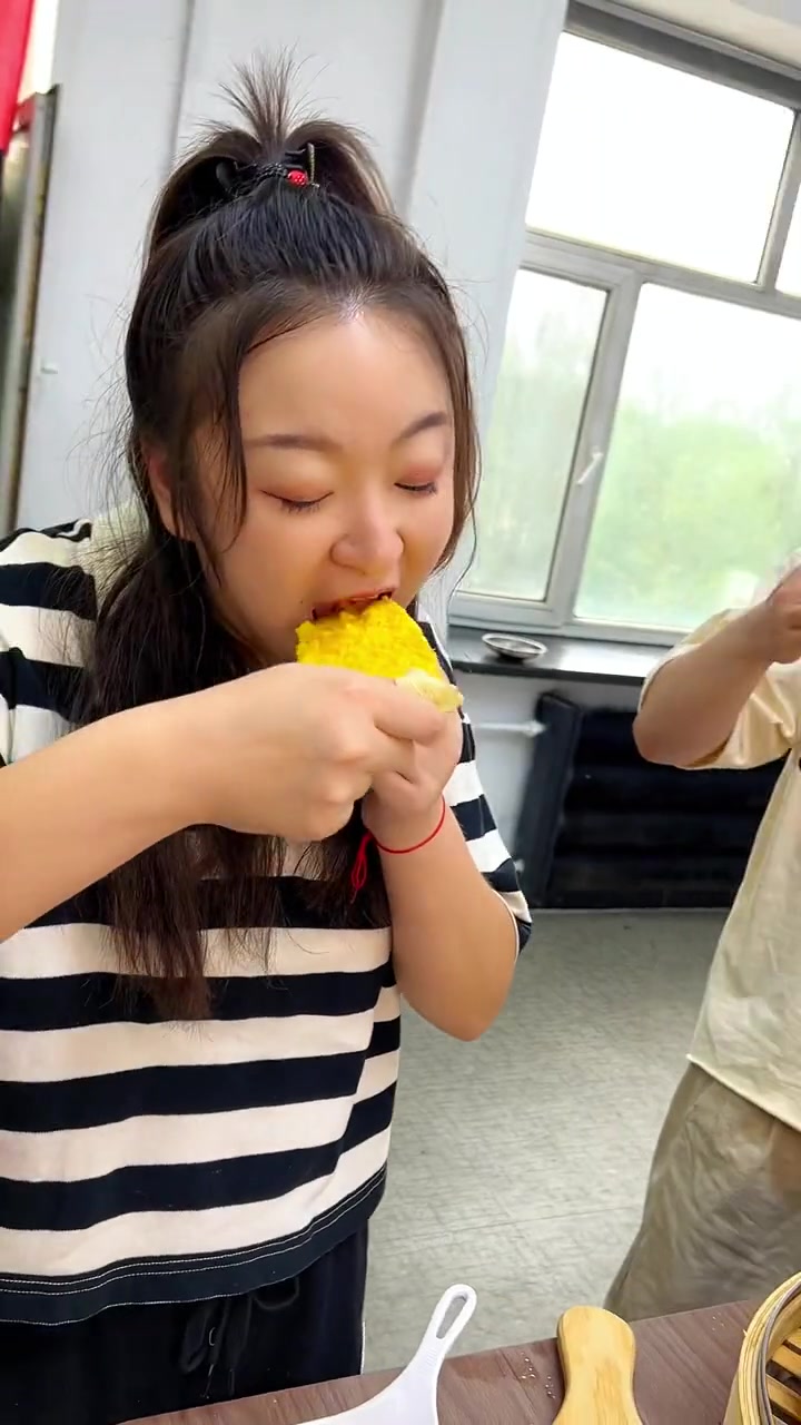 新鲜的玉米做成玉米浆饼真是百吃不厌啊!