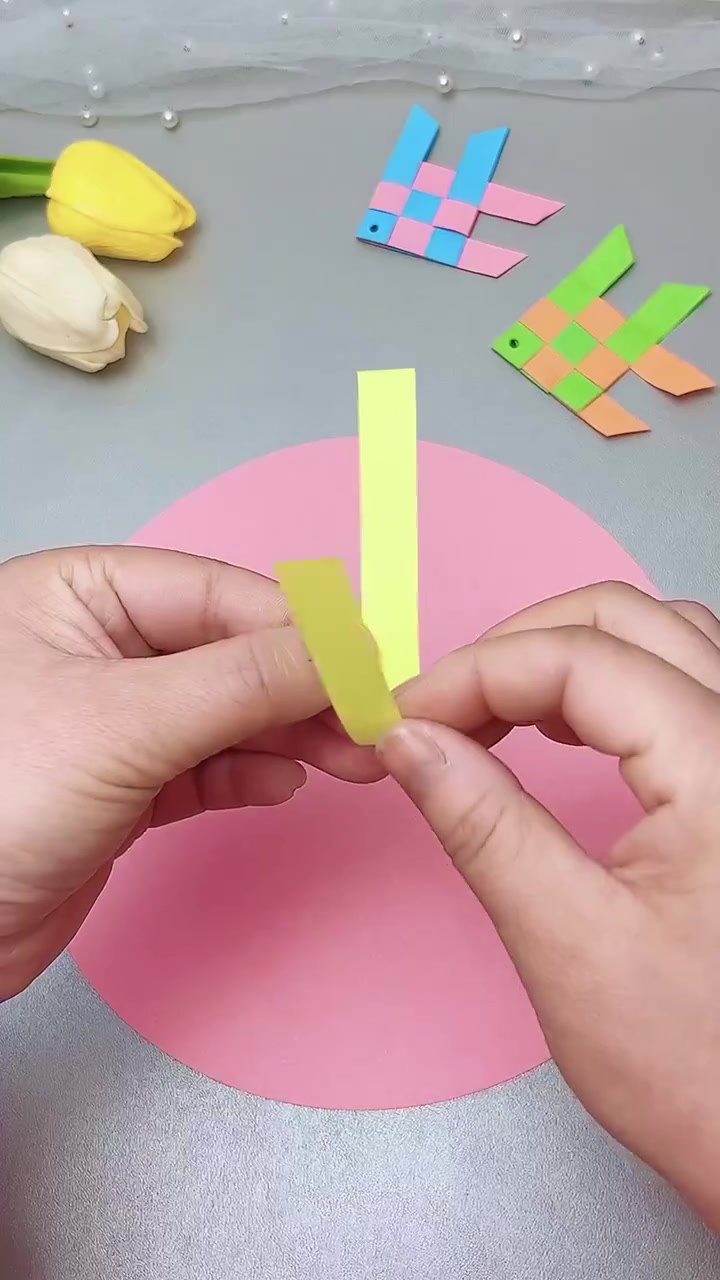 简单的几张纸条编出好看的小鱼