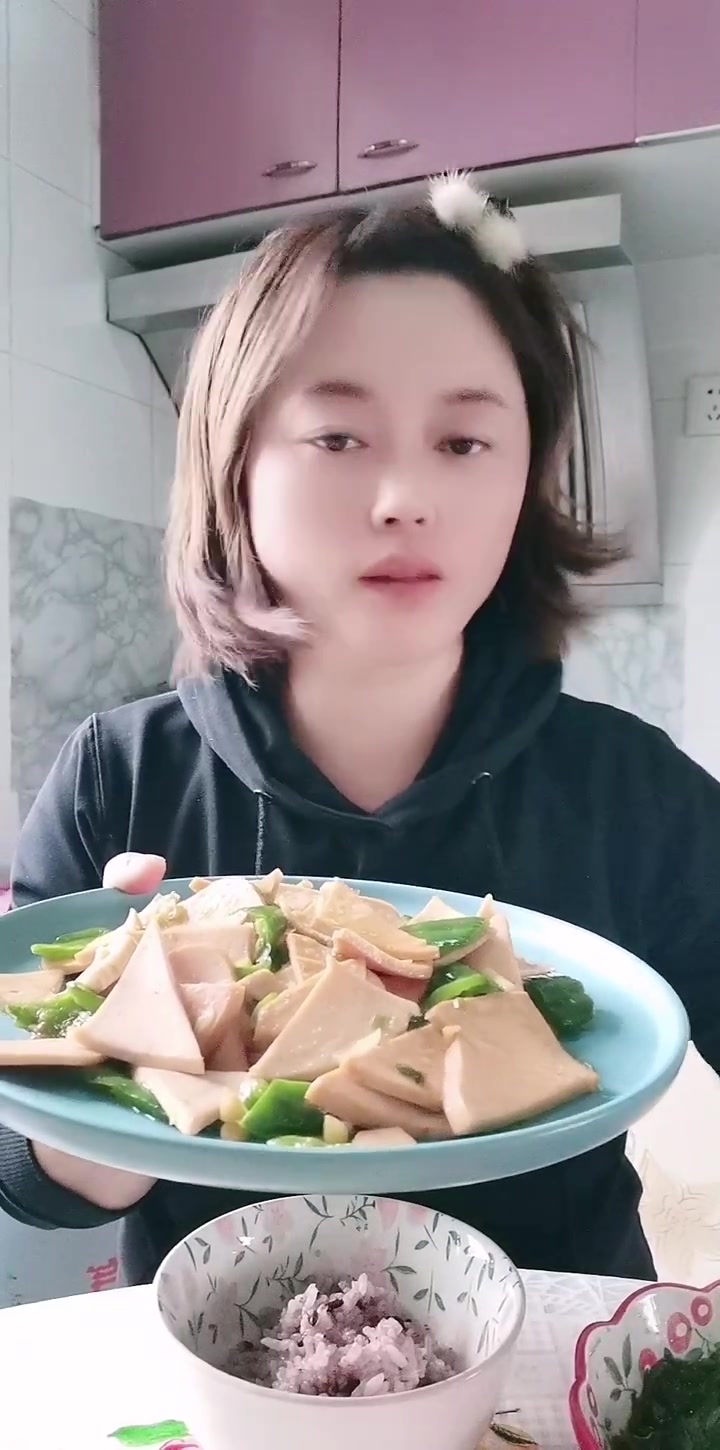 青椒炒午餐肉,哈哈,好吃