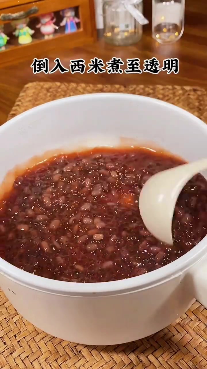 红豆西米露 芋圆 白凉粉 果冻 双皮奶 学会了这个红豆西米露朋友太高兴了,女生不舒服的那几