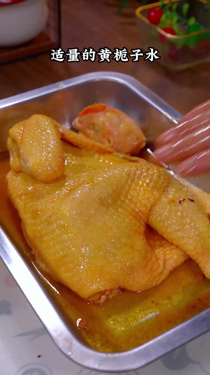 中秋节家里来客做一道顺德捞鸡,不仅好看还更加好吃,招待朋友非常有面子。顺德捞鸡 中秋节菜谱