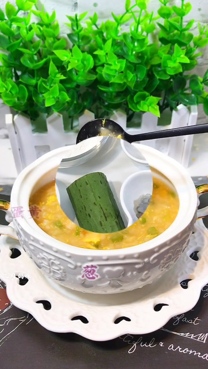 「丝瓜鲜虾疙瘩汤」9月+ 可以根据宝宝的咀嚼能力来控制食材的大小 快给宝宝做起来吧