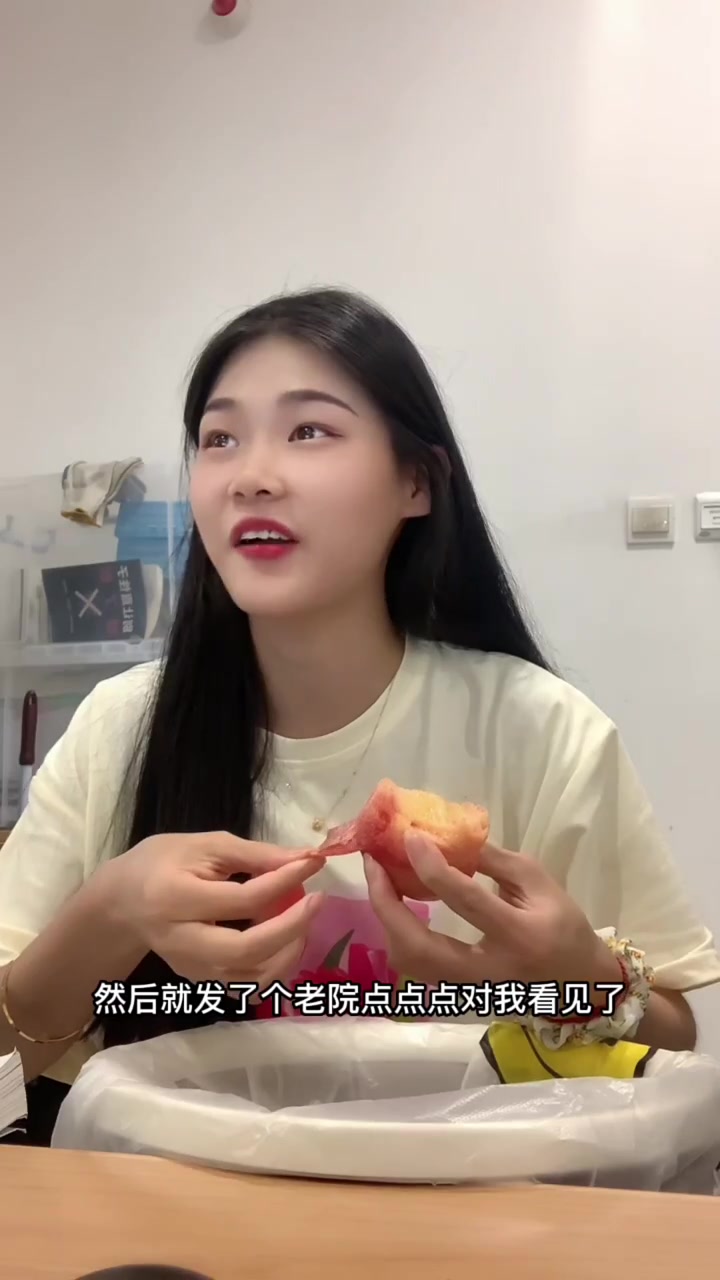 有女孩子的地方就离不开八卦 水蜜桃是真的好吃!