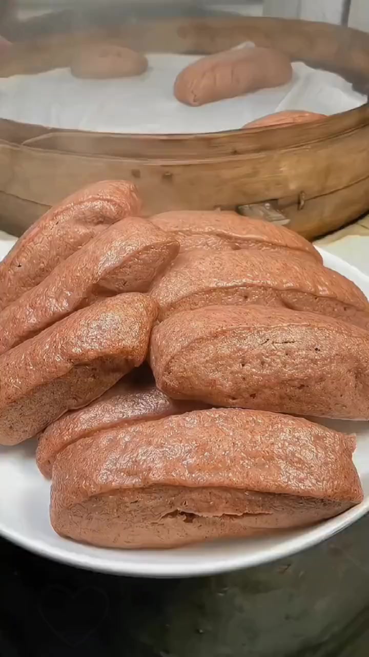 换着花样去做,换着花样吃!高粱面馒头包子你吃过吗?蓬松暄软,口感细腻,越嚼越香,多吃粗粮身