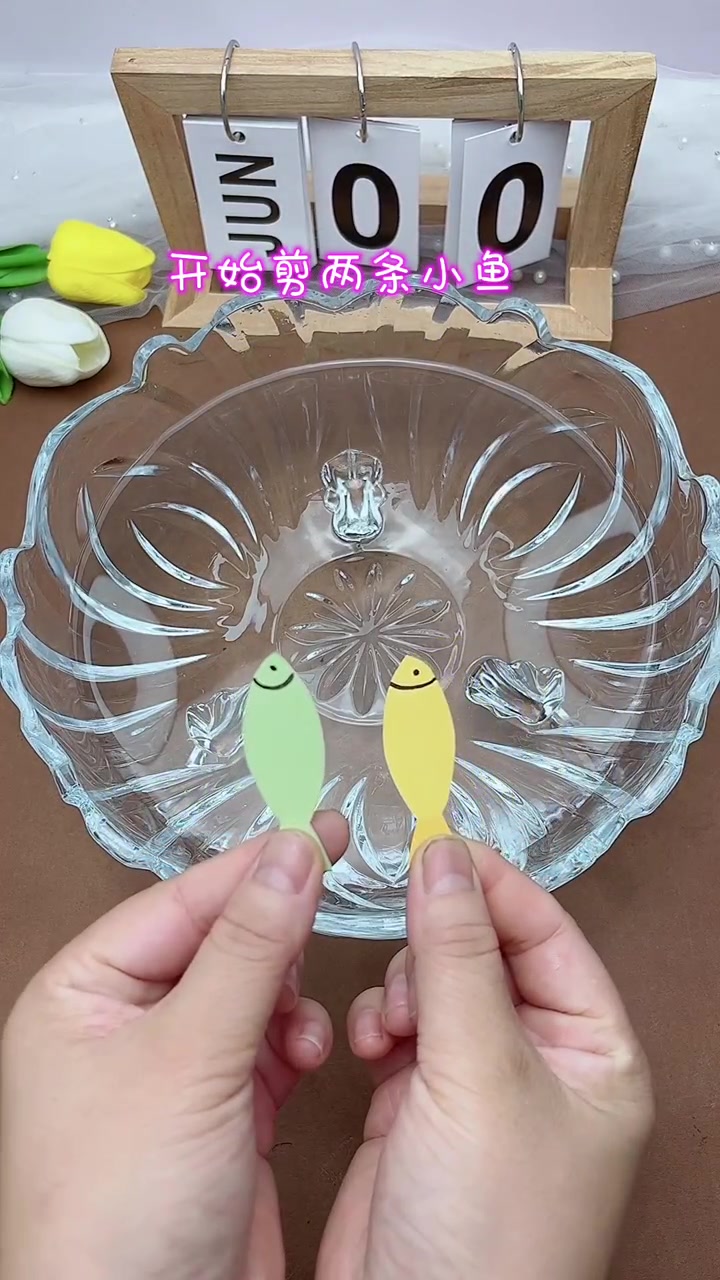 好玩的科学小实验,游动的小鱼,你知道这是什么原理吗