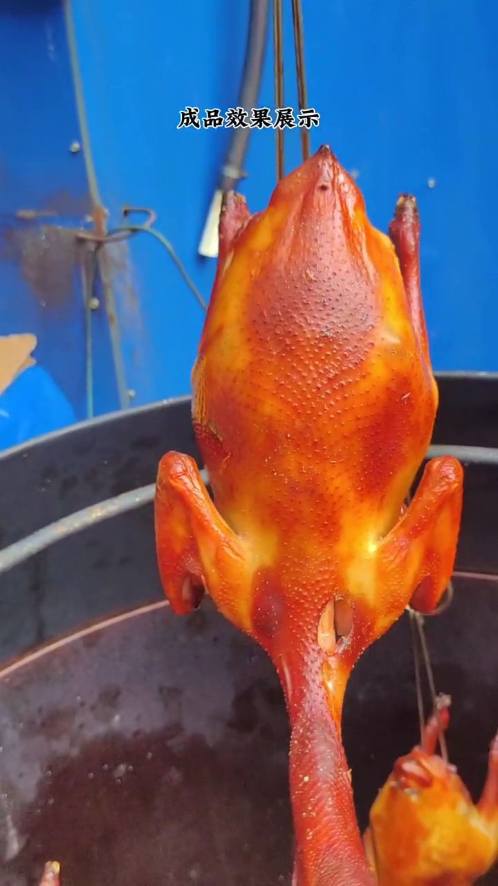 挂水晶浆的脆皮烧鸡,烧制后肉质饱满皮脆肉嫩 新鲜出炉 烧鸡 大吉大利今晚吃鸡 美食制作分享