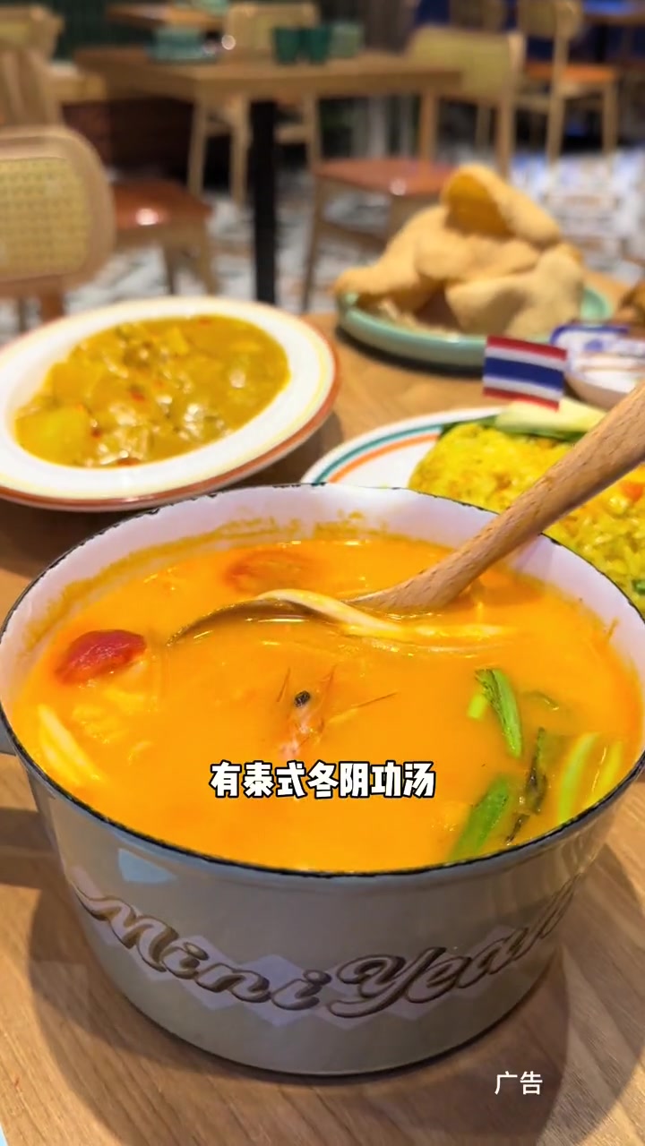 海盐的北大街也太漂亮了,这里新开的迷你椰泰式大排档,现在新店开业活动,99元就能吃饭一顿泰